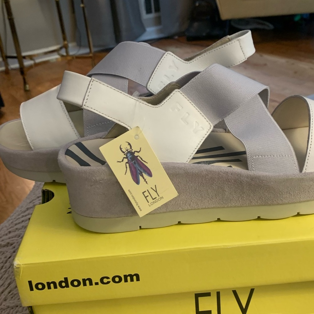 Fly London NIB, 42/11 grey suede/leather platforms